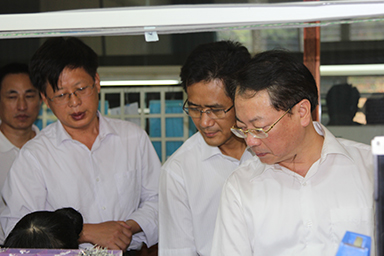 福建省紀(jì)委副書(shū)記、監(jiān)察廳廳長(zhǎng)陳善光一行視察虹潤(rùn)公司