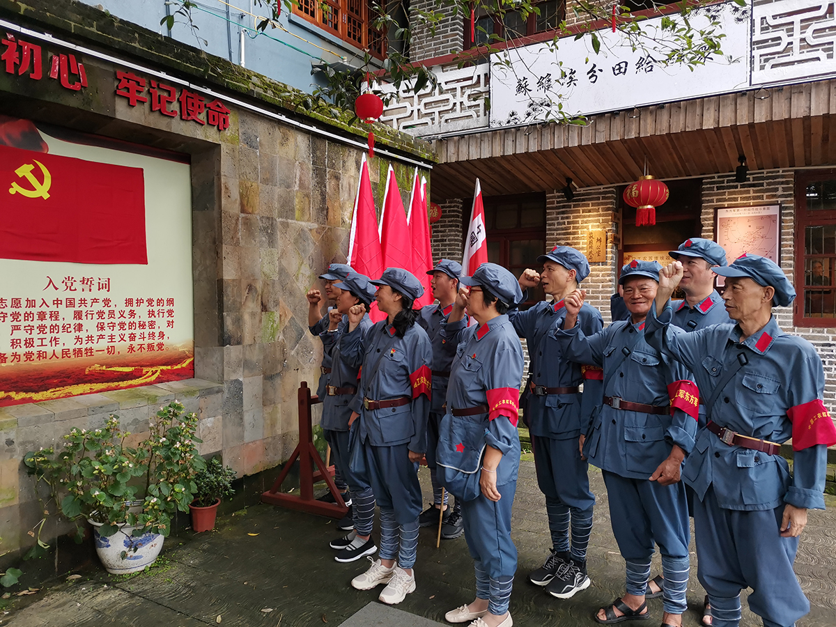 虹潤公司黨支部組織開展“尋找紅色足跡，牢記初心使命”主題黨日活動(dòng)